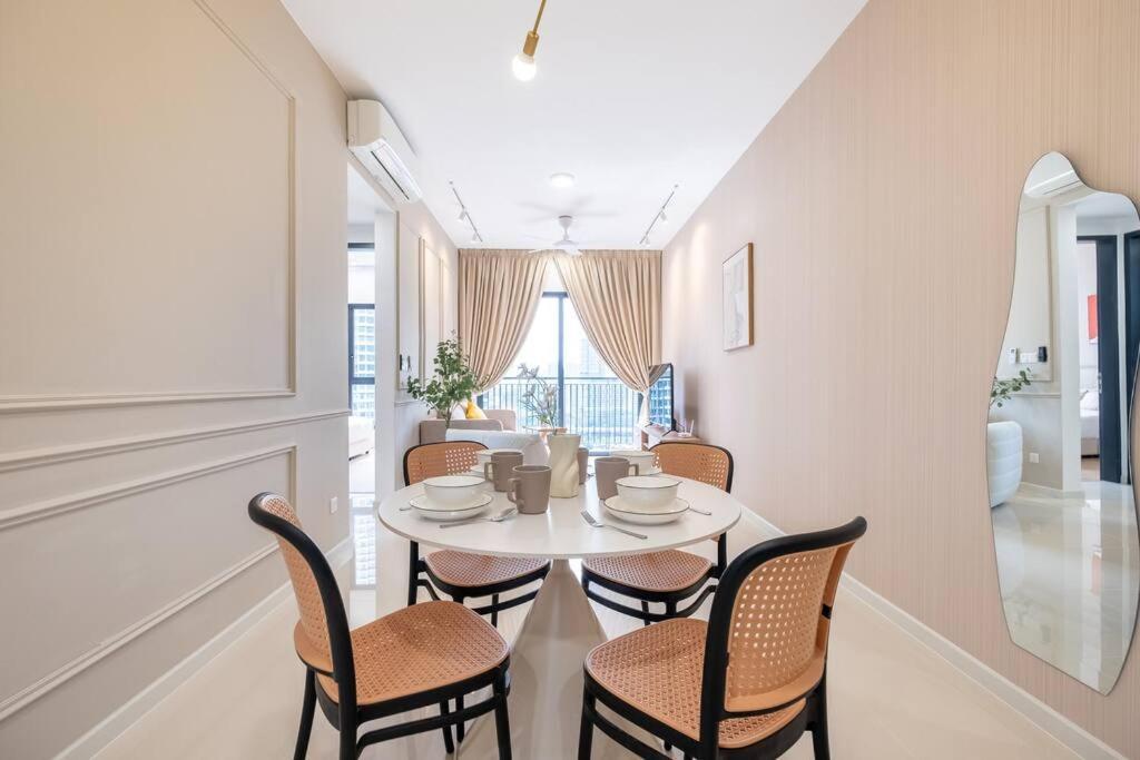 Lights Sweethome@sunway Velocity Two 3br2bath Pangsapuri