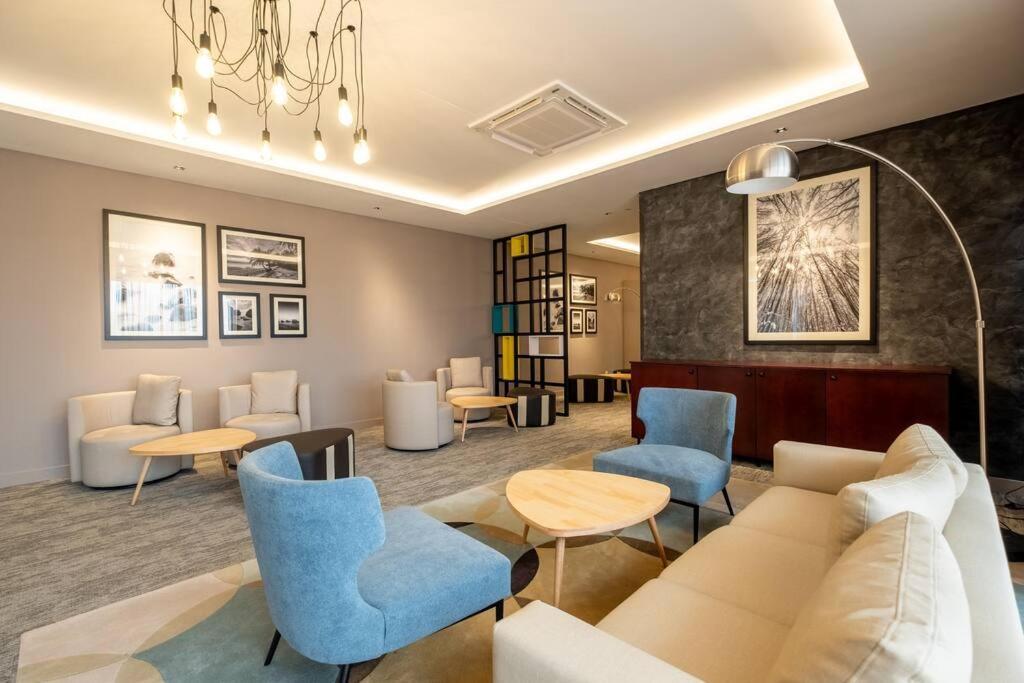 Pangsapuri Lights Sweethome@sunway Velocity Two 3br2bath Kuala Lumpur
